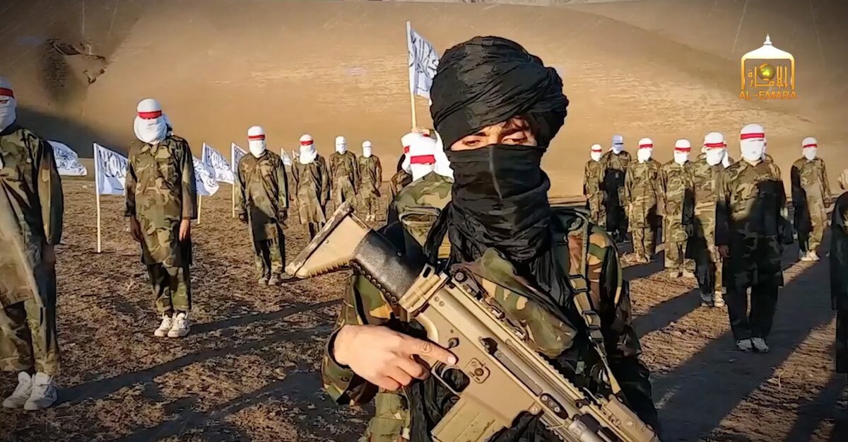 Taliban seen with SCAR rifle commonly carried by American commandos