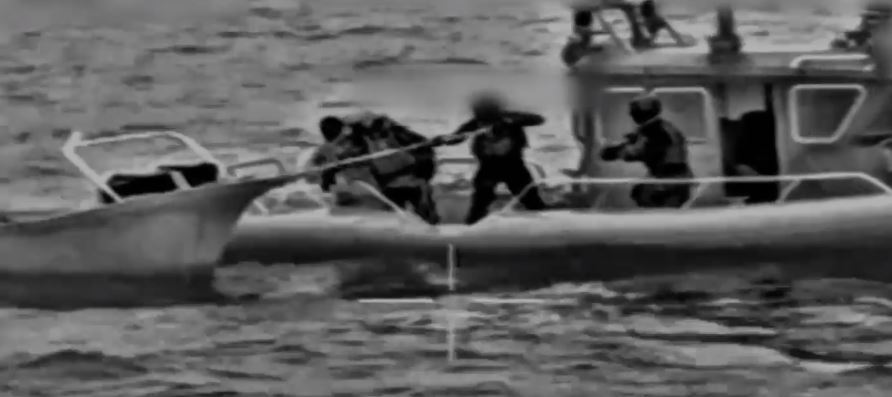 צפו: לוחמי חיל הים סיכלו הברחת נשק לחמאס בעזה - חדשות אשדוד - אשדוד10