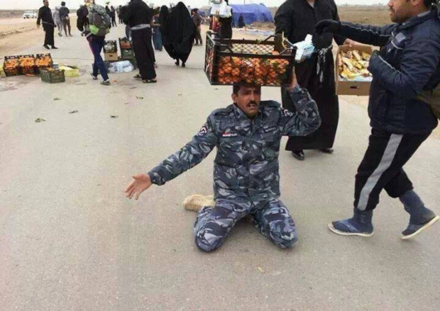 Arbaeen-2020-Food-and-Offerings-Officer-Knees-1a