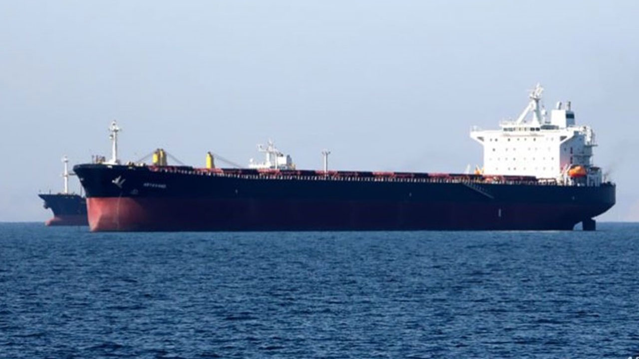 غرق سفينة إيرانية أثناء إبحارها نحو ميناء أم قصر في العراق