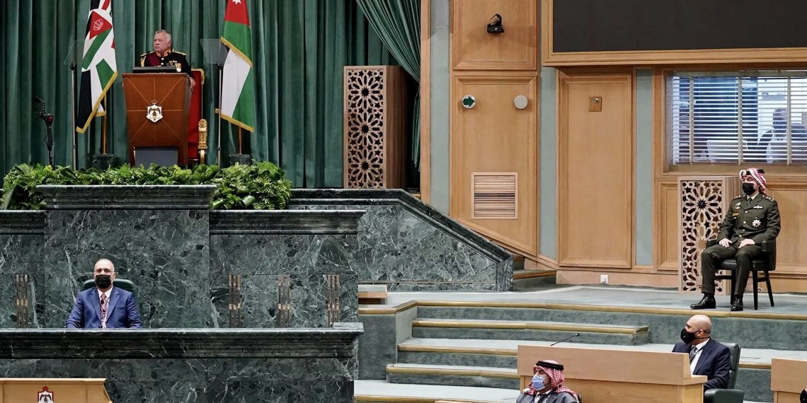 الأردن يبدأ محاكمة رئيس الديوان الملكي السابق بتهم التحريض على النظام