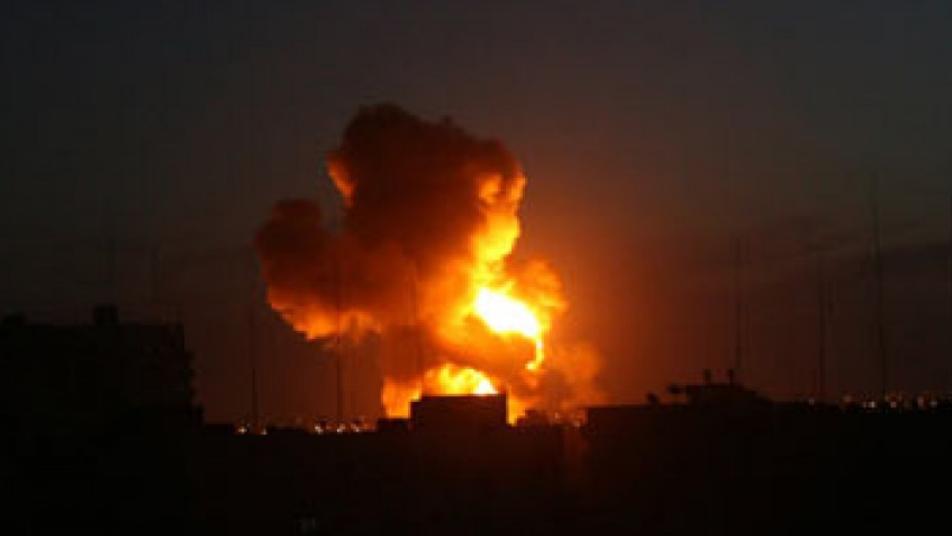 قصف جوي يستهدف مواقع تابعة للميليشيات الإيرانية بمدينة البوكمال