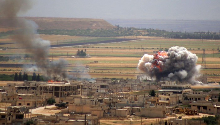 طائرات مسيرة مجهولة تستهدف مواقع ميليشيا إيرانية شرقي سوريا - الخليج الجديد