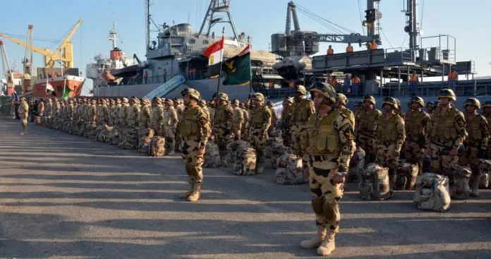 بعد اختطاف سفينة إماراتية .. قوات مصرية تصل السعودية بشكل عاجل