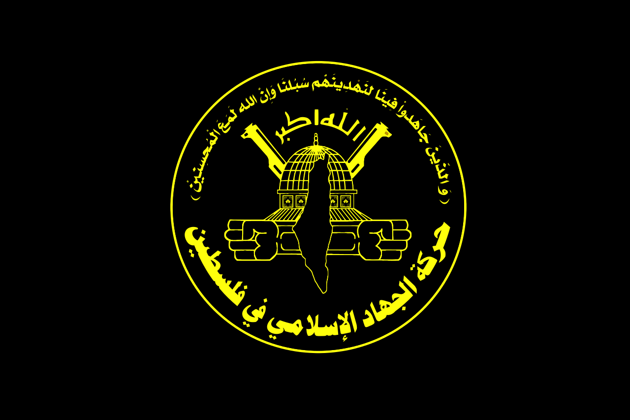 דגל הארגון; הדגל מכיל את סמל הארגון, בצבע צהוב על רקע שחור, המזוהה עם האסלאם