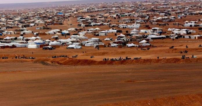 الأردن يُدخِل مساعدات إنسانية عبر حدوده إلى منطقة سورية خارجة عن سيطرة الأسد