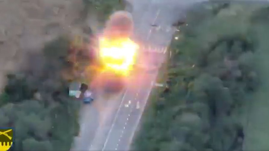 לשונות אש עלו מהטנק לאחר שתקפו אותו