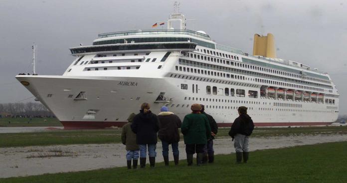 هولندا تقرر إيواء ألف مهاجر في سفينة سياحية