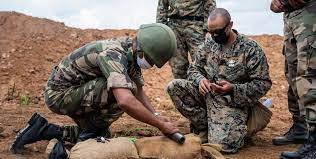 “الفرقة الرابعة” تزرع ألغاماً في محيط مقرّاتها بريف دمشق خوفاً من الهجمات