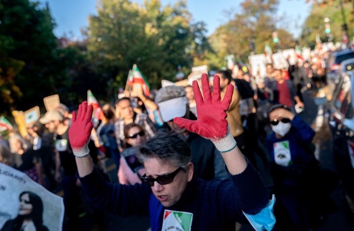 متظاهرو إيران يلجأون إلى تكتيكات لعدم ملاحقتهم واعتقالهم