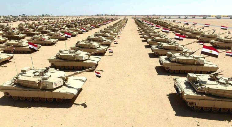 رئيس مصنع 200 الحربي: بدء الإنتاج الكمي للمدرعة المصرية "سيناء 200" والتحضير لعملية إعادة تطوير دبابات القتال الرئيسية M1A1 أبرامز