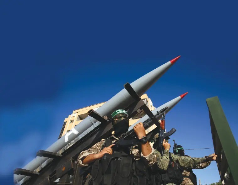 هل تلقت حماس صواريخ بعيدة المدى من حزب الله لمهاجمة إسرائيل..؟! - الخامسة  للأنباء