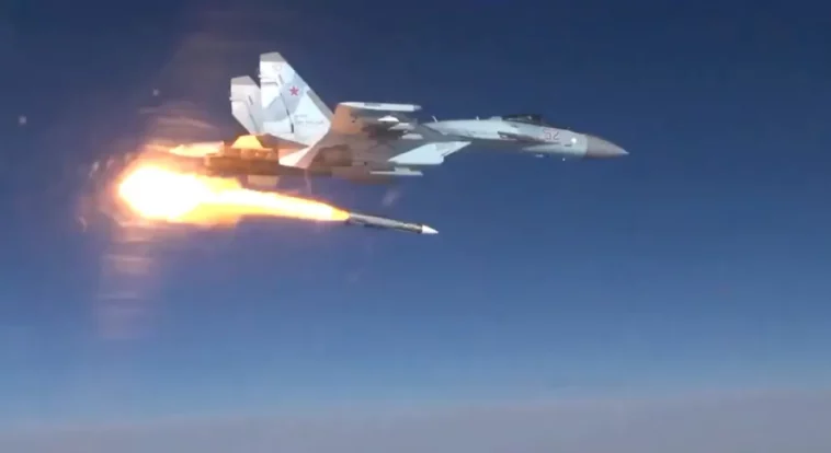 סוחוי "למטה" סוחוי!  מטוס קרב סו-35 רוסי "מפיל" מטוס קרב ידידותי מסוג Su-30 SM2