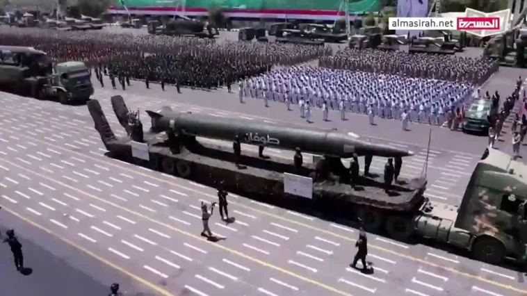 המיליציות החות'יות חושפות את טיל ג'אדיר, המכסה את כל שטח ישראל