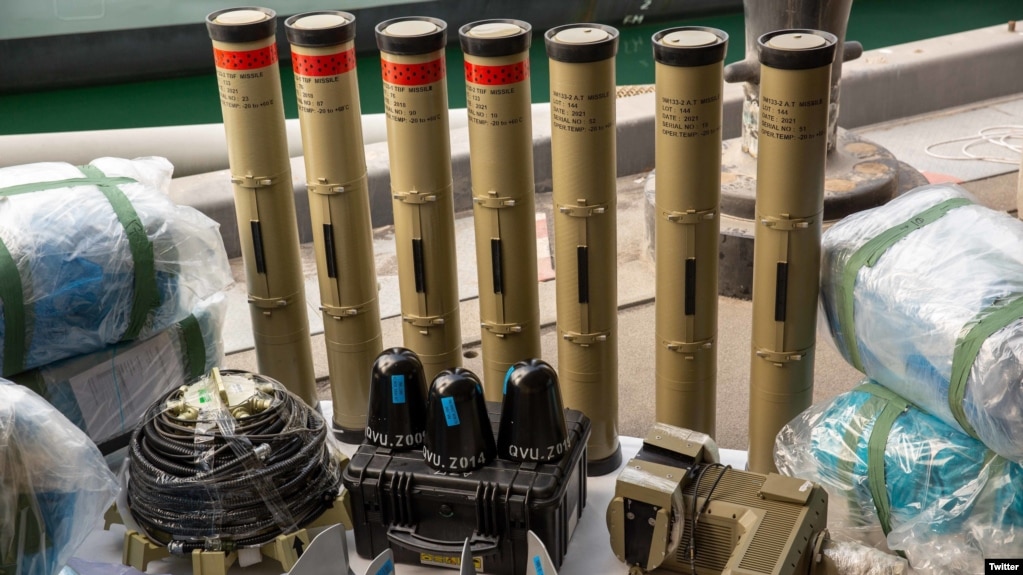 מבט על נשק איראני שנתפס על ידי הצי הבריטי במרץ אשתקד לפני שהגיע לתימן